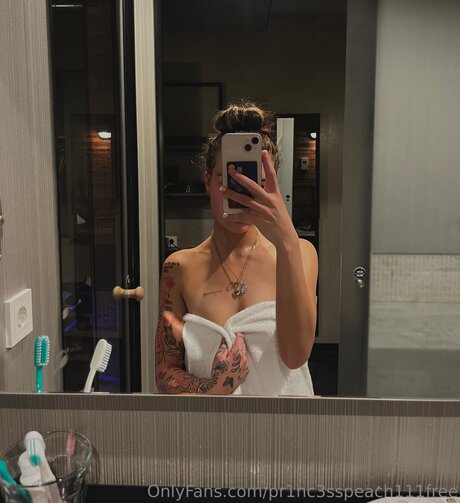 Naakte gelekte OnlyFans-foto van Pr1nc3sspeach111free