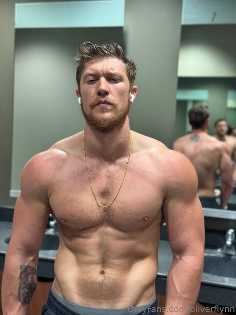 Naakte gelekte OnlyFans-foto van Oliverflynn