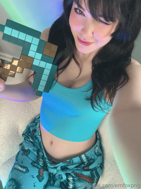 Naakte gelekte OnlyFans-foto van Emfoxpng