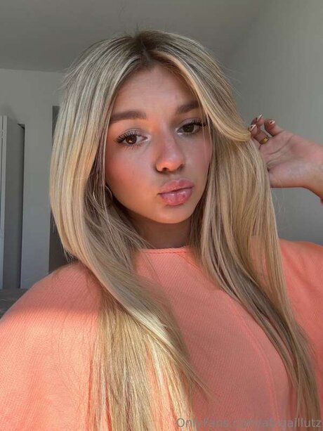 Naakte gelekte OnlyFans-foto van Abigaillutz