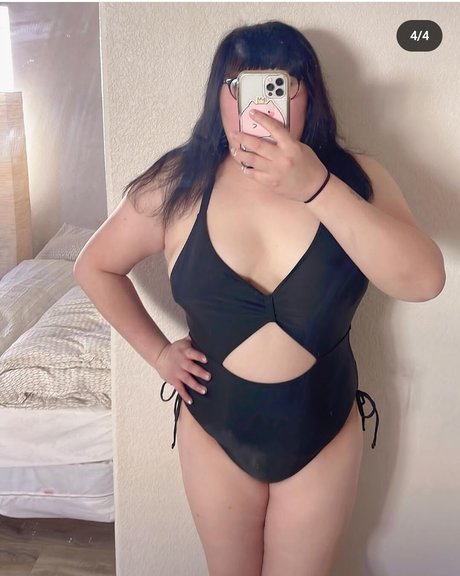 Naakte gelekte OnlyFans-foto van Princessonyx Onyxbun