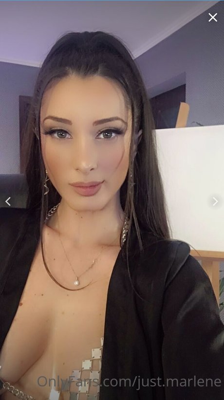 Naakte gelekte OnlyFans-foto van Just Marlene