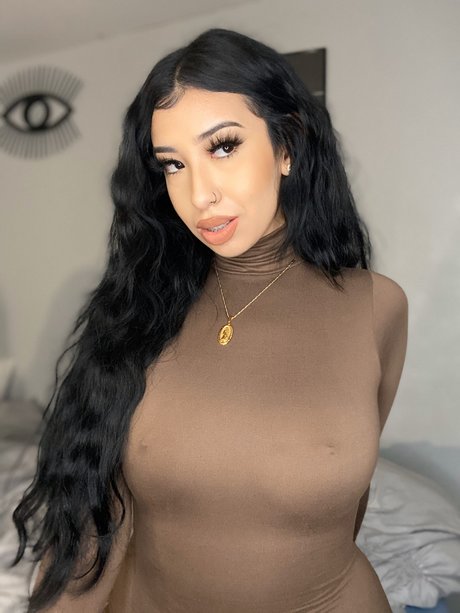 Naakte gelekte OnlyFans-foto van Me Marlyn