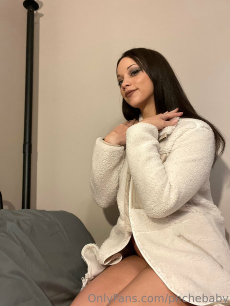 Naakte gelekte OnlyFans-foto van Dolce
