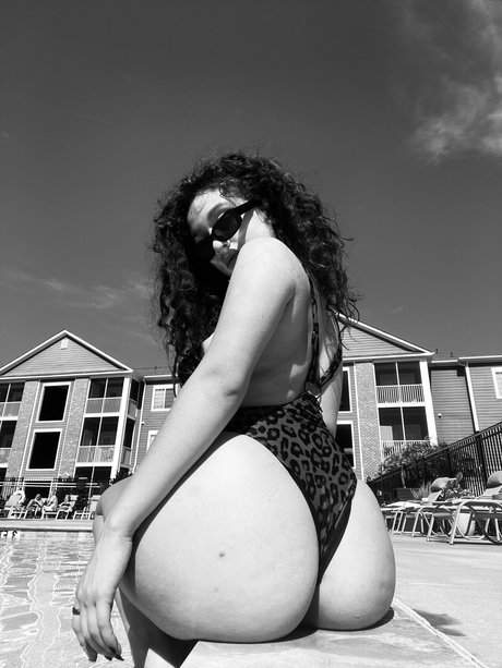Naakte gelekte OnlyFans-foto van Ley Ley