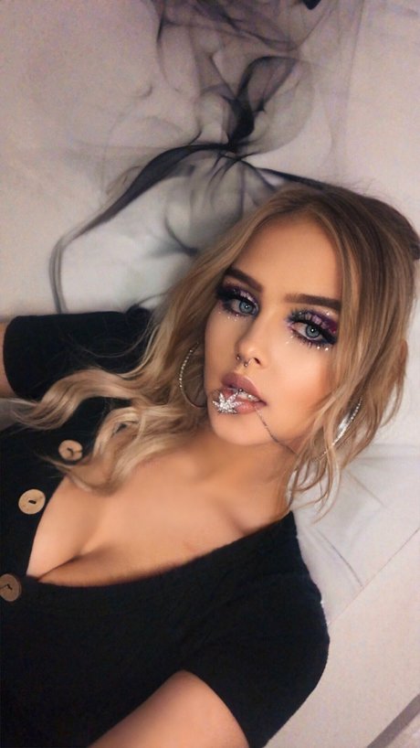 Naakte gelekte OnlyFans-foto van Beccarosebitch