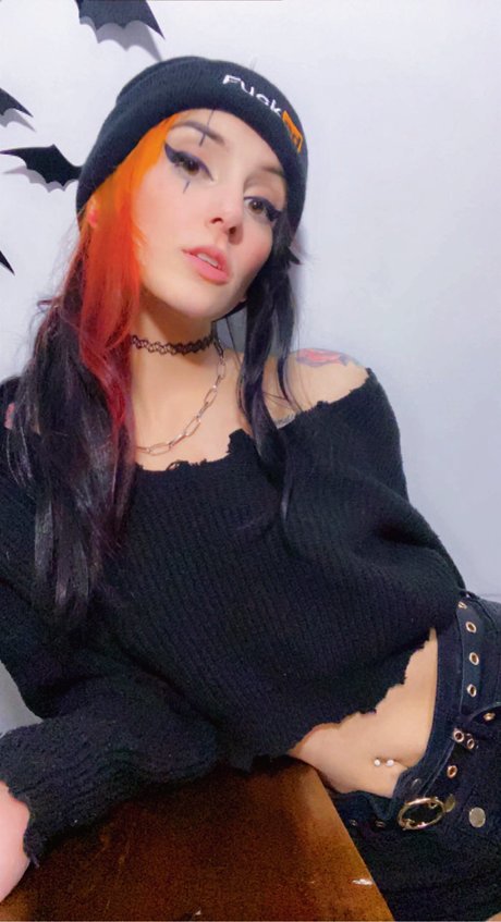Naakte gelekte OnlyFans-foto van Lil Filth