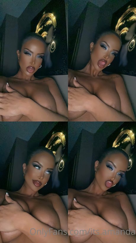 Naakte gelekte OnlyFans-foto van Amanda Bily