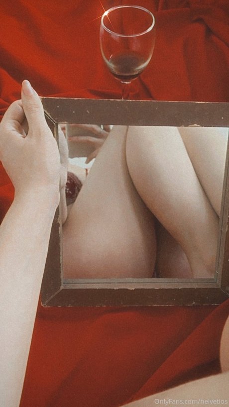 Naakte gelekte OnlyFans-foto van Oriana Valentine