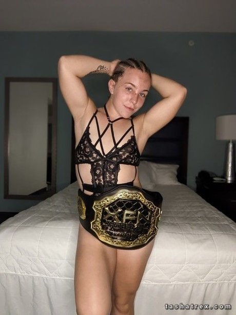 Naakte gelekte OnlyFans-foto van Tasha Trex