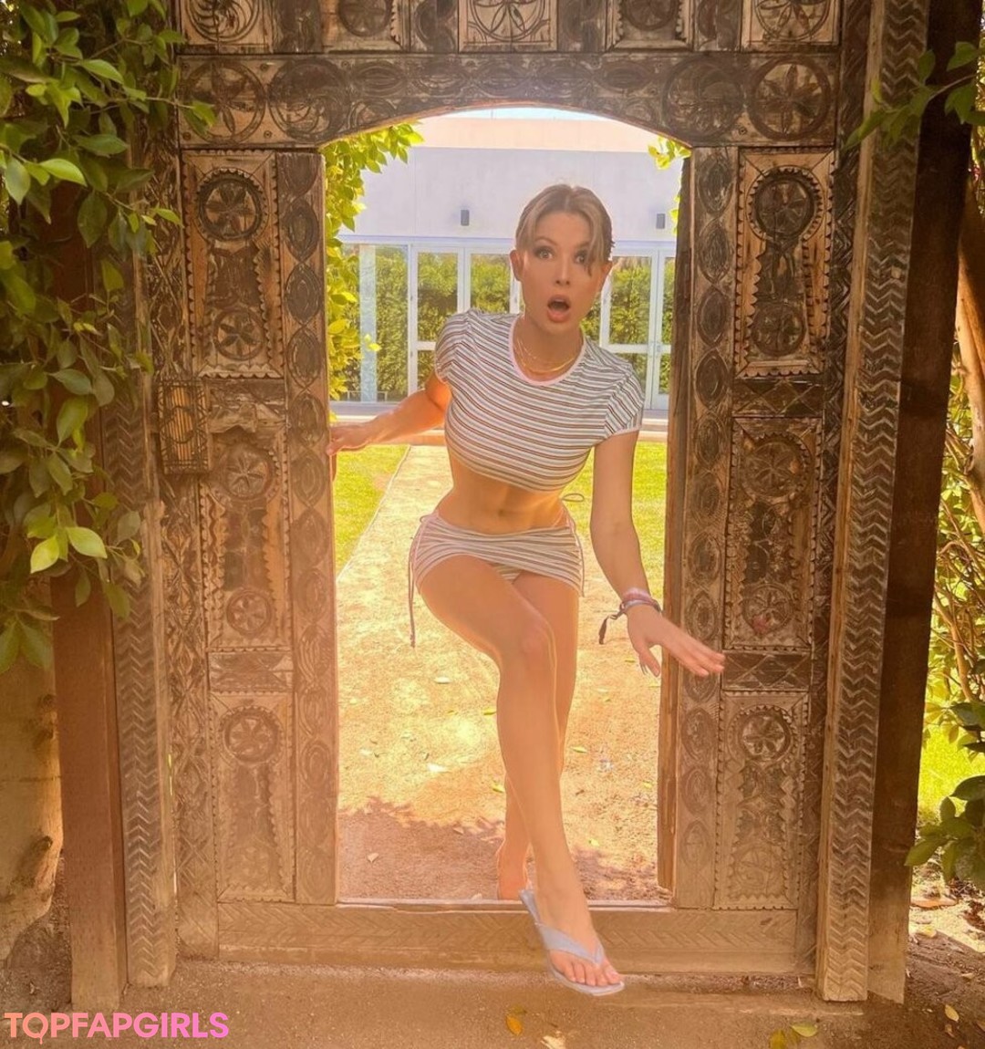 Naakte gelekte OnlyFans-foto van Amanda Cerny #1077