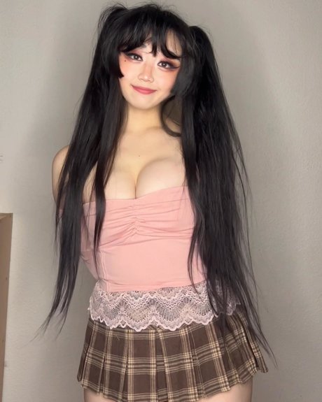 Mooncak Eva