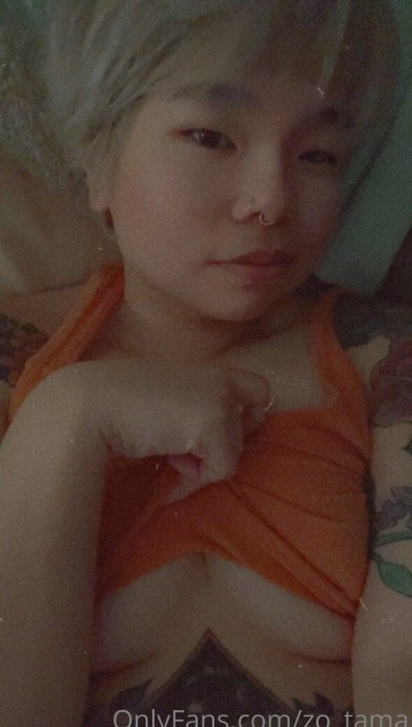 Naakte gelekte OnlyFans-foto van Zotama