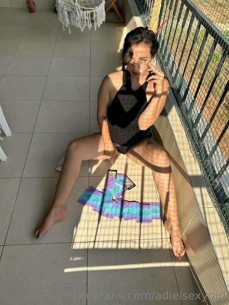 Naakte gelekte OnlyFans-foto van Adiel