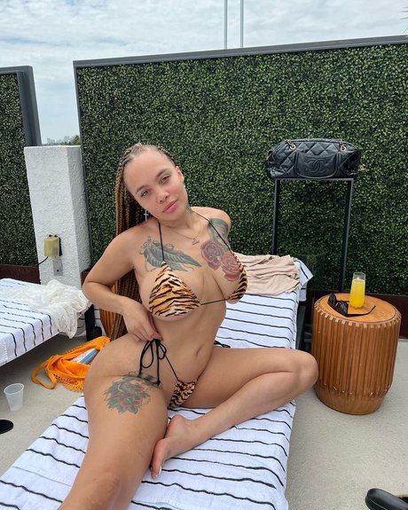 Sara Gold Iamsaragold