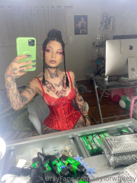 Naakte gelekte OnlyFans-foto van Taylor White