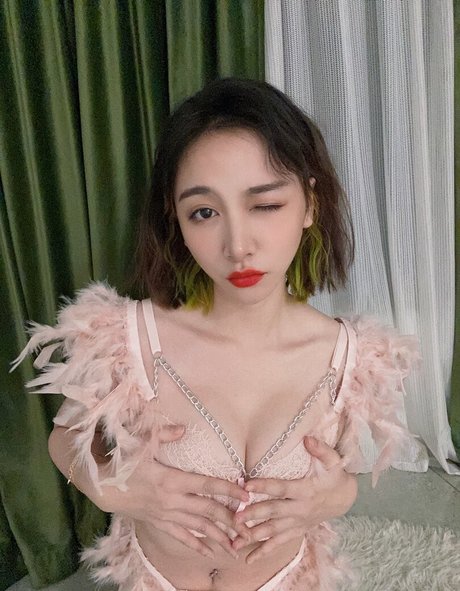 Naakte gelekte OnlyFans-foto van Inshy