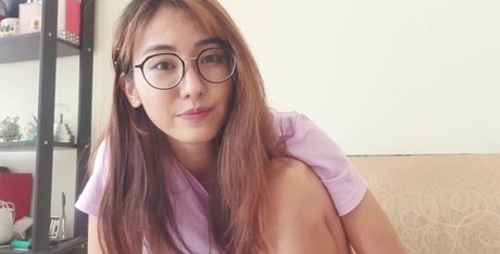 Naakte gelekte OnlyFans-foto van Zumi