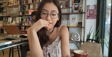 Naakte gelekte OnlyFans-foto van Zumi