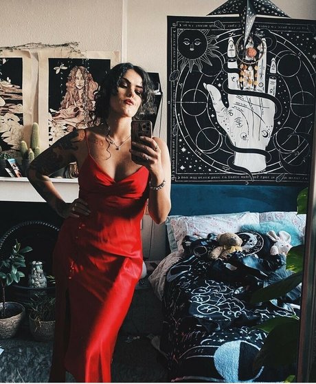 Naakte gelekte OnlyFans-foto van Zsofia93