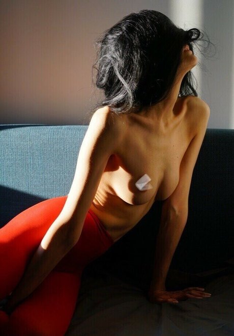Naakte gelekte OnlyFans-foto van Zukhra Galina