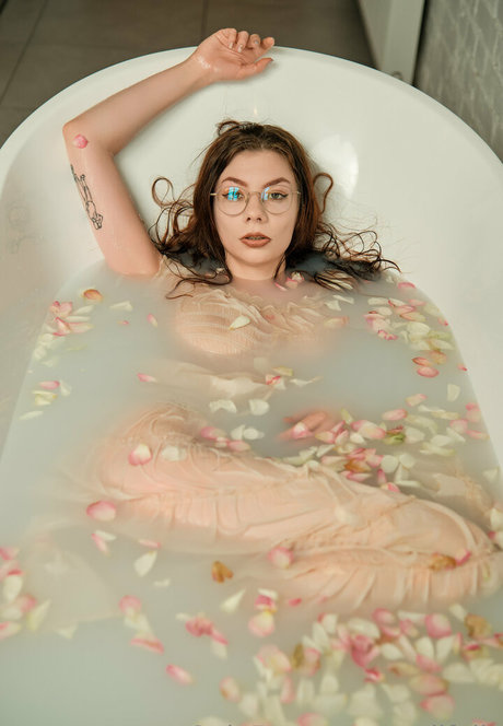 Naakte gelekte OnlyFans-foto van Zuzanna R