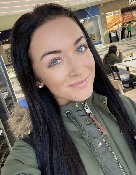 Naakte gelekte OnlyFans-foto van Zuzu Sweet