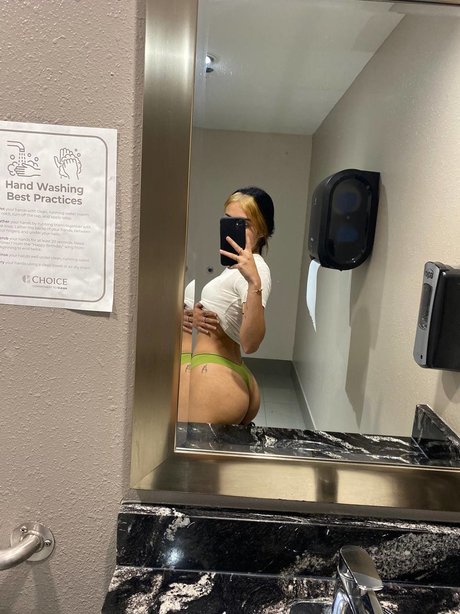 Naakte gelekte OnlyFans-foto van Angela Alvarez