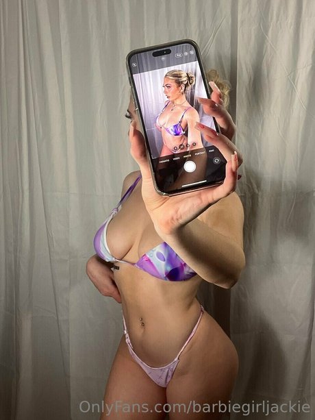 Naakte gelekte OnlyFans-foto van Barbiegirljackie
