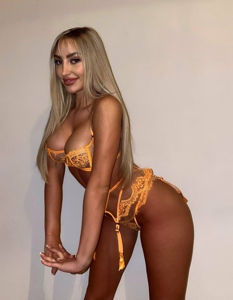Naakte gelekte OnlyFans-foto van Katezb03