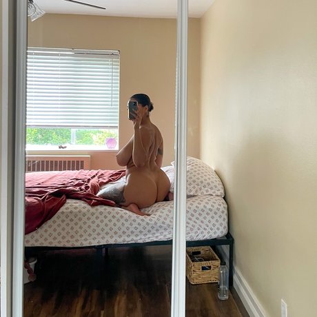 Naakte gelekte OnlyFans-foto van Mixxedbaby503