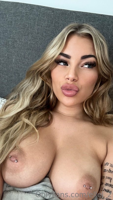 Naakte gelekte OnlyFans-foto van Lana James