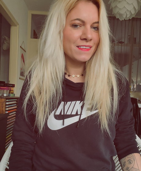 Naakte gelekte OnlyFans-foto van Blogmama
