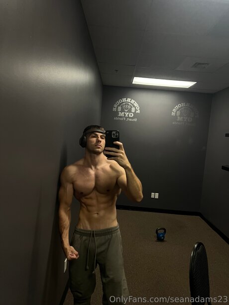 Naakte gelekte OnlyFans-foto van Seanadams23