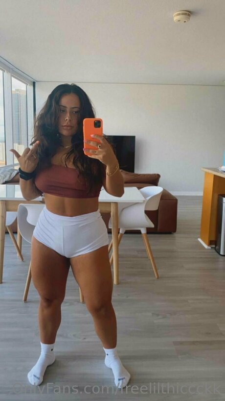 Naakte gelekte OnlyFans-foto van Lilthiccckktv