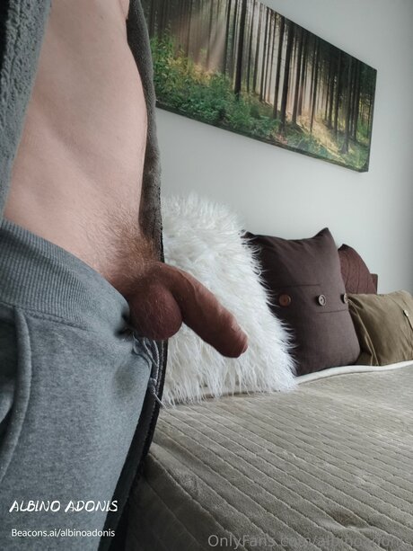 Naakte gelekte OnlyFans-foto van Albinoadonis