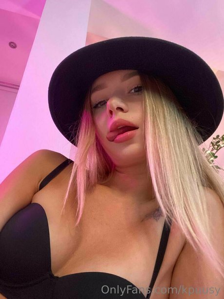 Naakte gelekte OnlyFans-foto van Kpuusy