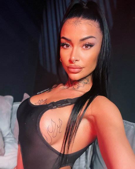 Naakte gelekte OnlyFans-foto van Misspierciink