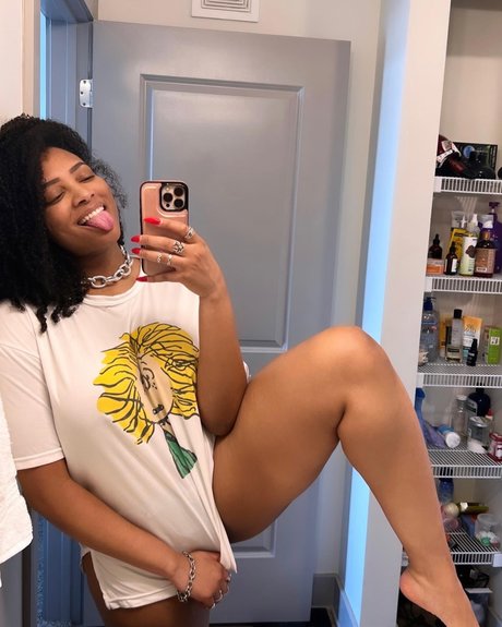 Naakte gelekte OnlyFans-foto van Yagurlbubblez