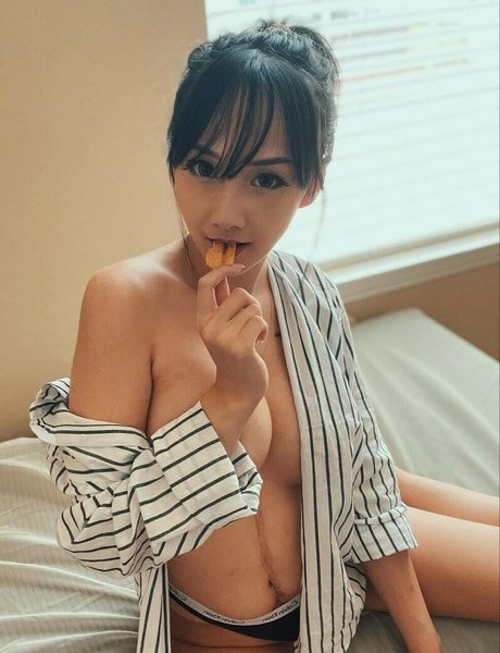 Naakte gelekte OnlyFans-foto van Zoey Lee
