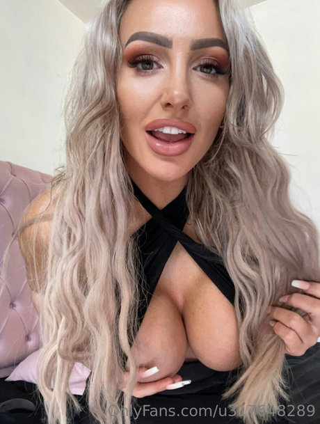 Naakte gelekte OnlyFans-foto van Abigalexo