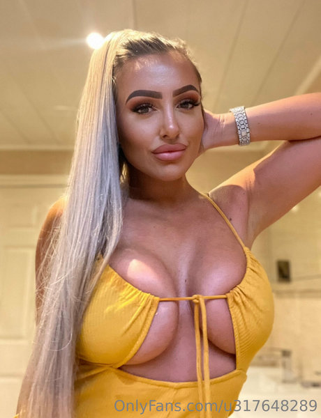 Naakte gelekte OnlyFans-foto van Abigalexo