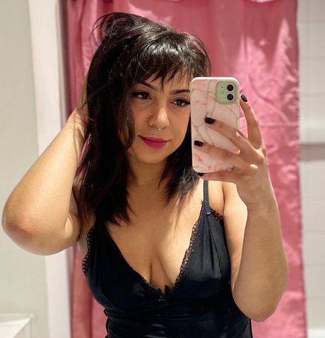 Naakte gelekte OnlyFans-foto van Bekah