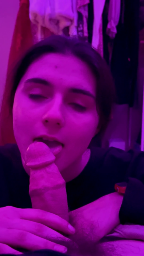 Naakte gelekte OnlyFans-foto van Elise Sue