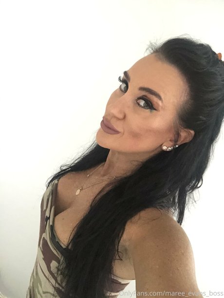 Naakte gelekte OnlyFans-foto van Kendra Banks