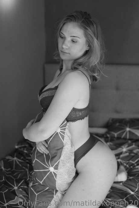 Naakte gelekte OnlyFans-foto van Matilda Koppen