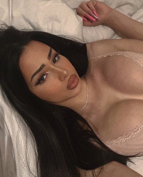 Naakte gelekte OnlyFans-foto van Nikita Pierce
