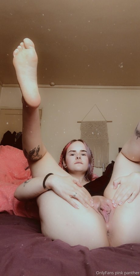 Naakte gelekte OnlyFans-foto van Pinkfingers