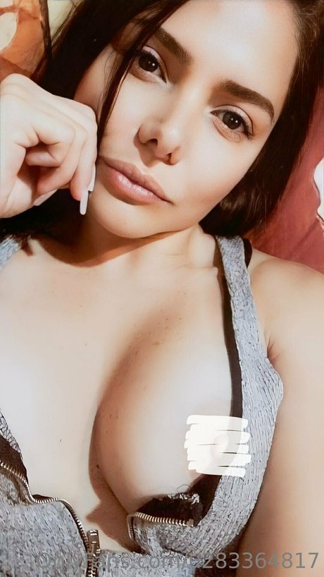 Naakte gelekte OnlyFans-foto van Rebeca Burgos