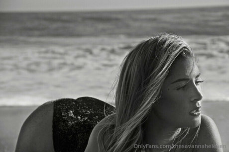 Naakte gelekte OnlyFans-foto van Thesavannaheleven